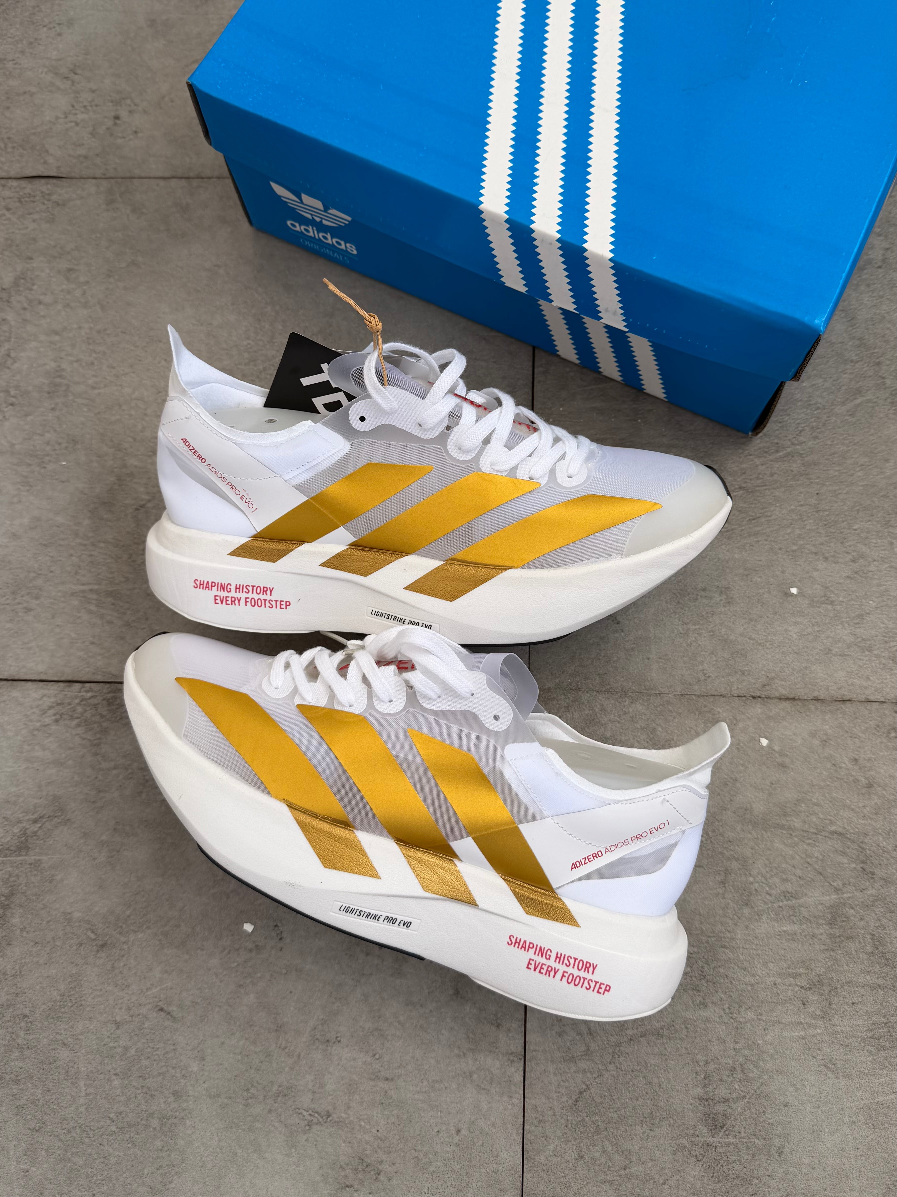 Adidas Adizero - Branco e Dourado - Importado