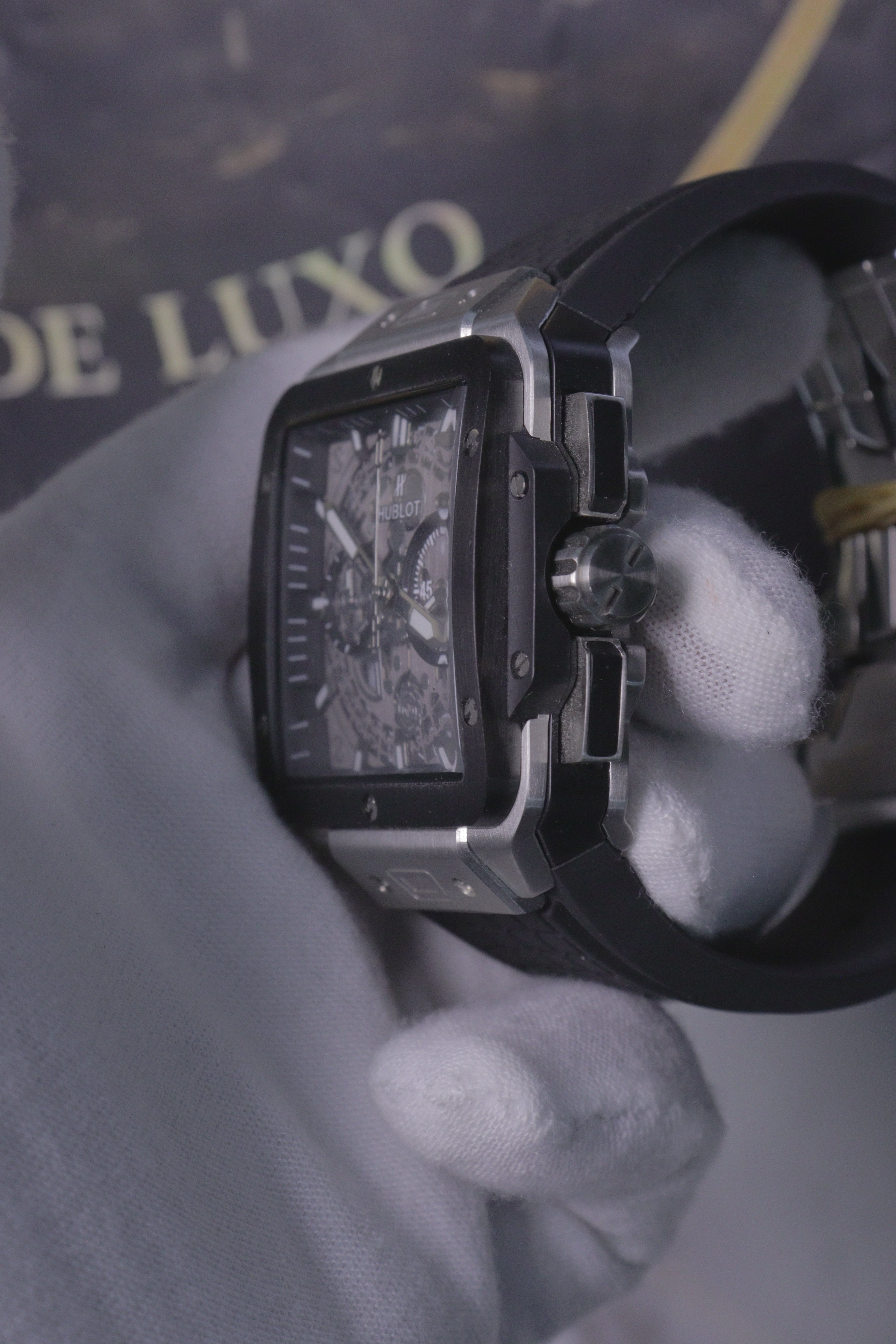 Hublot Square Bang Unico Titânio e Cerâmica Preta Esqueleto
