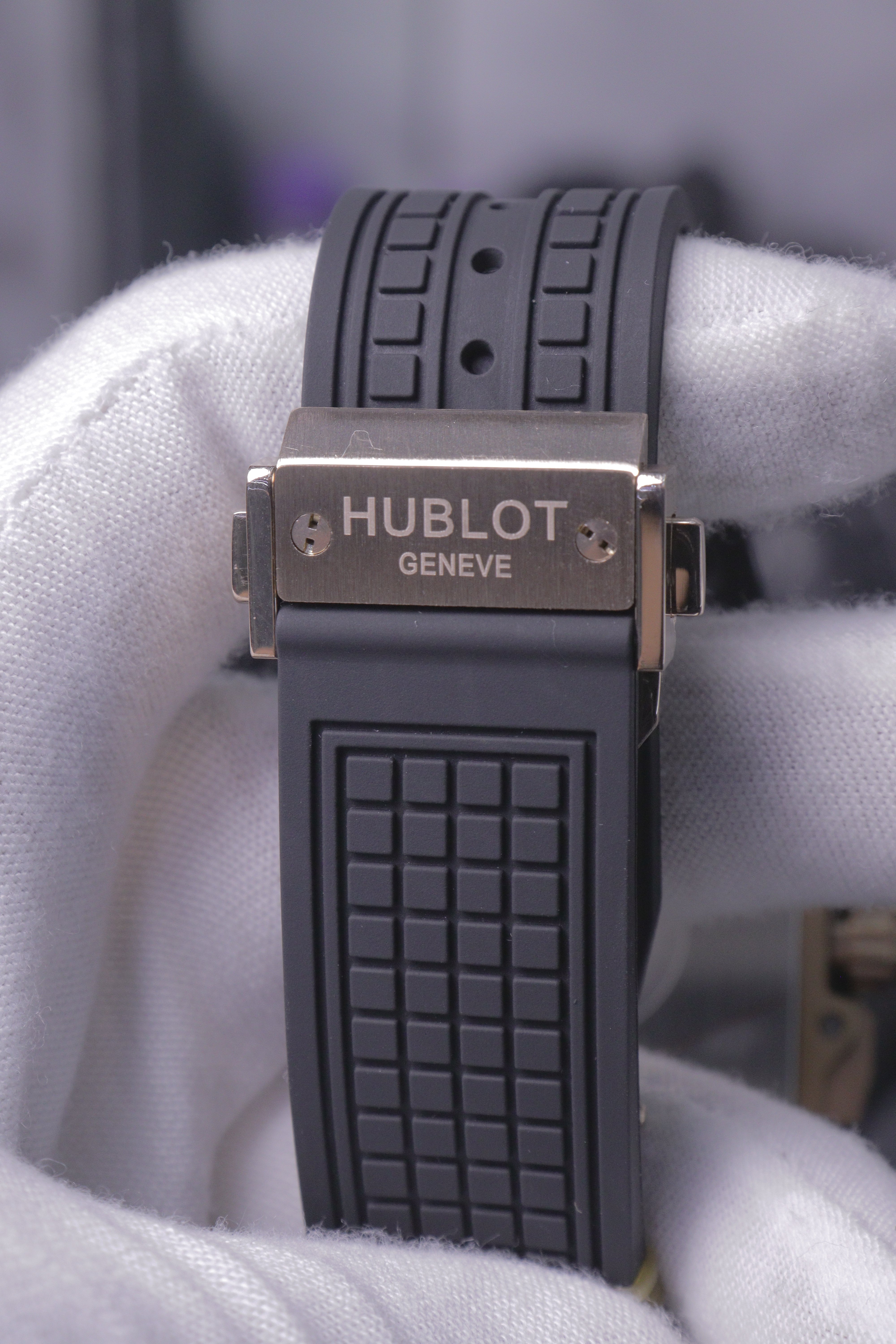Hublot Square Bang Unico Magic Gold e Cerâmica Preta Esqueleto