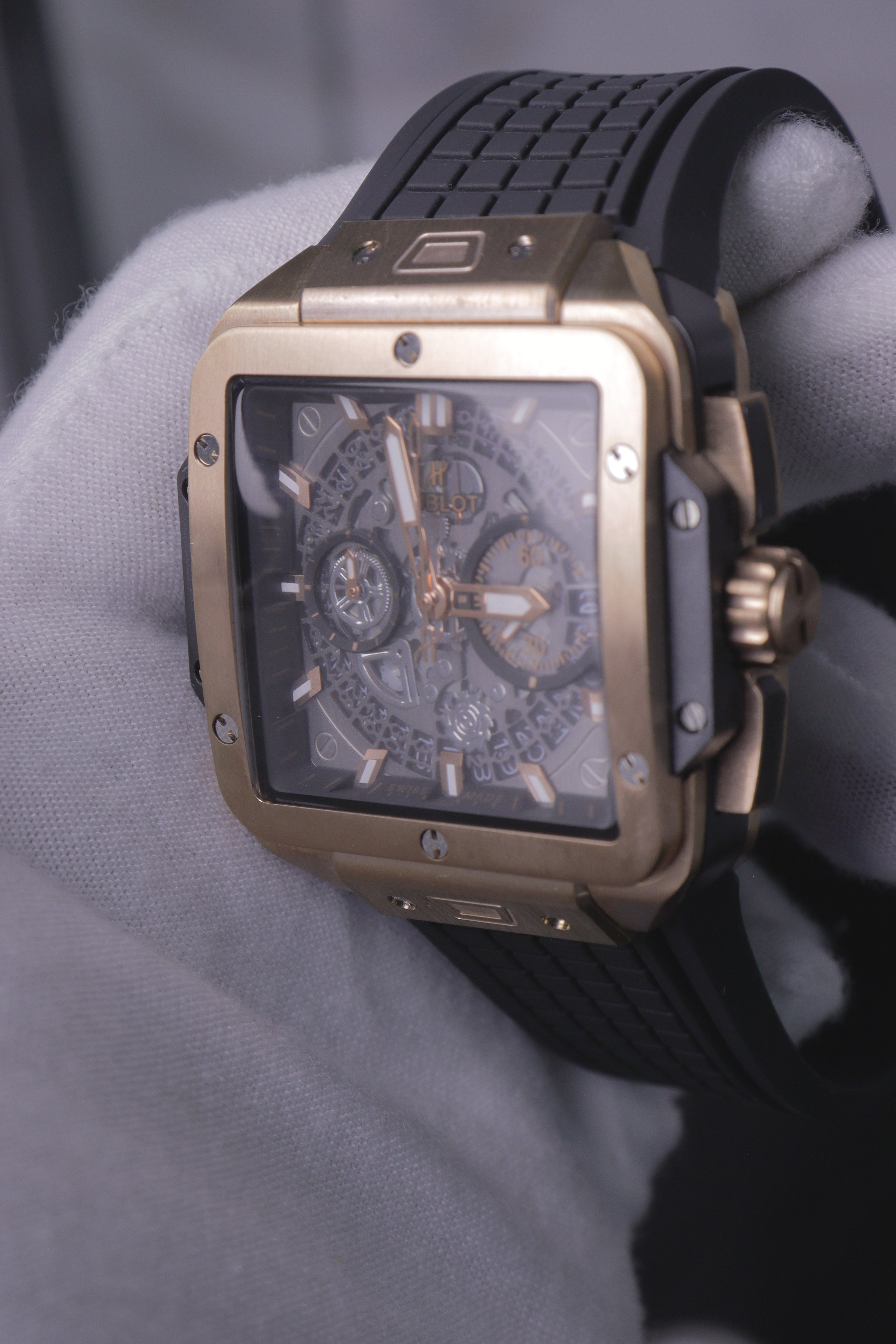 Hublot Square Bang Unico Ouro Rose e Cerâmica Preta Esqueleto