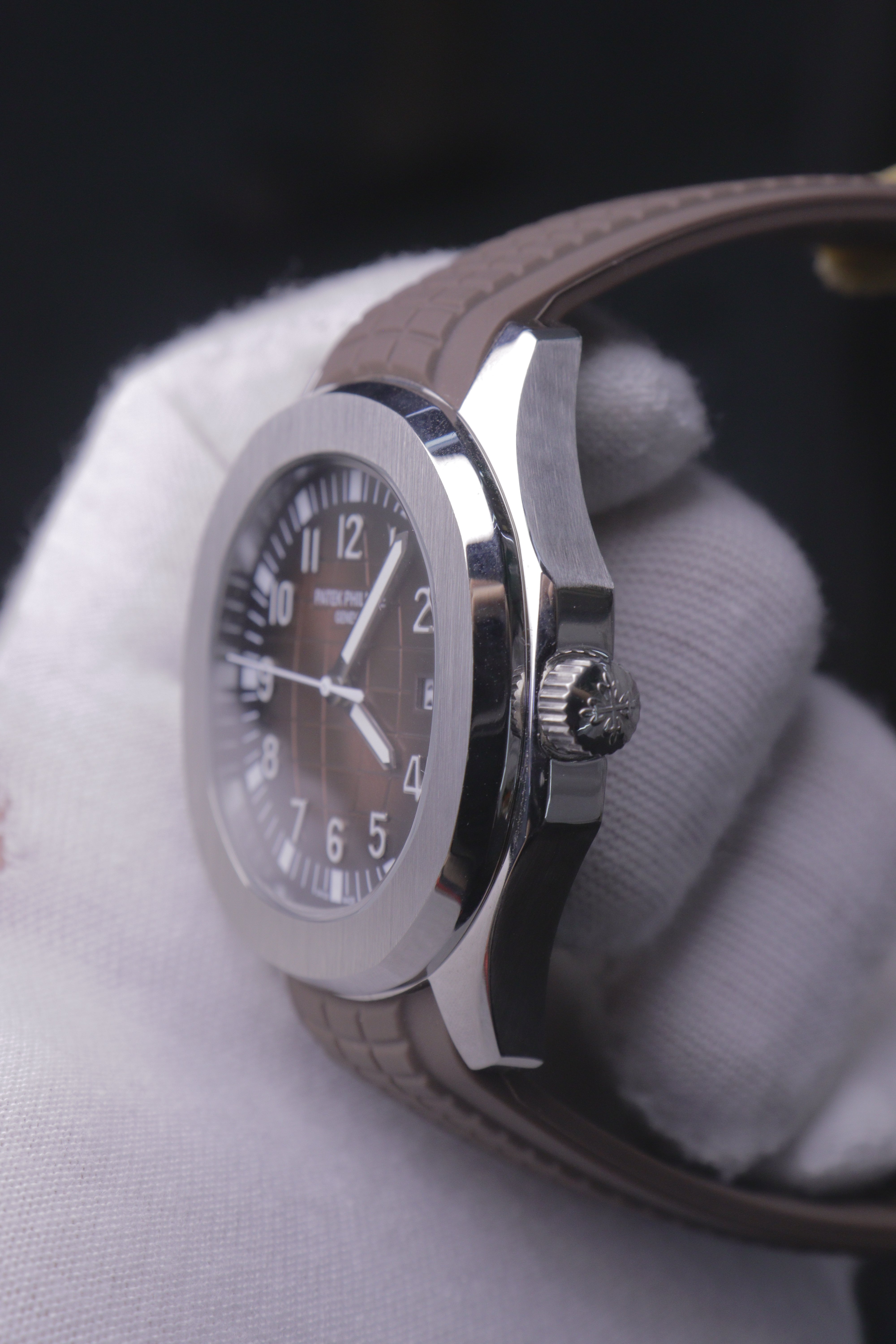 Patek Philippe Aquanaut Date Aço Marrom