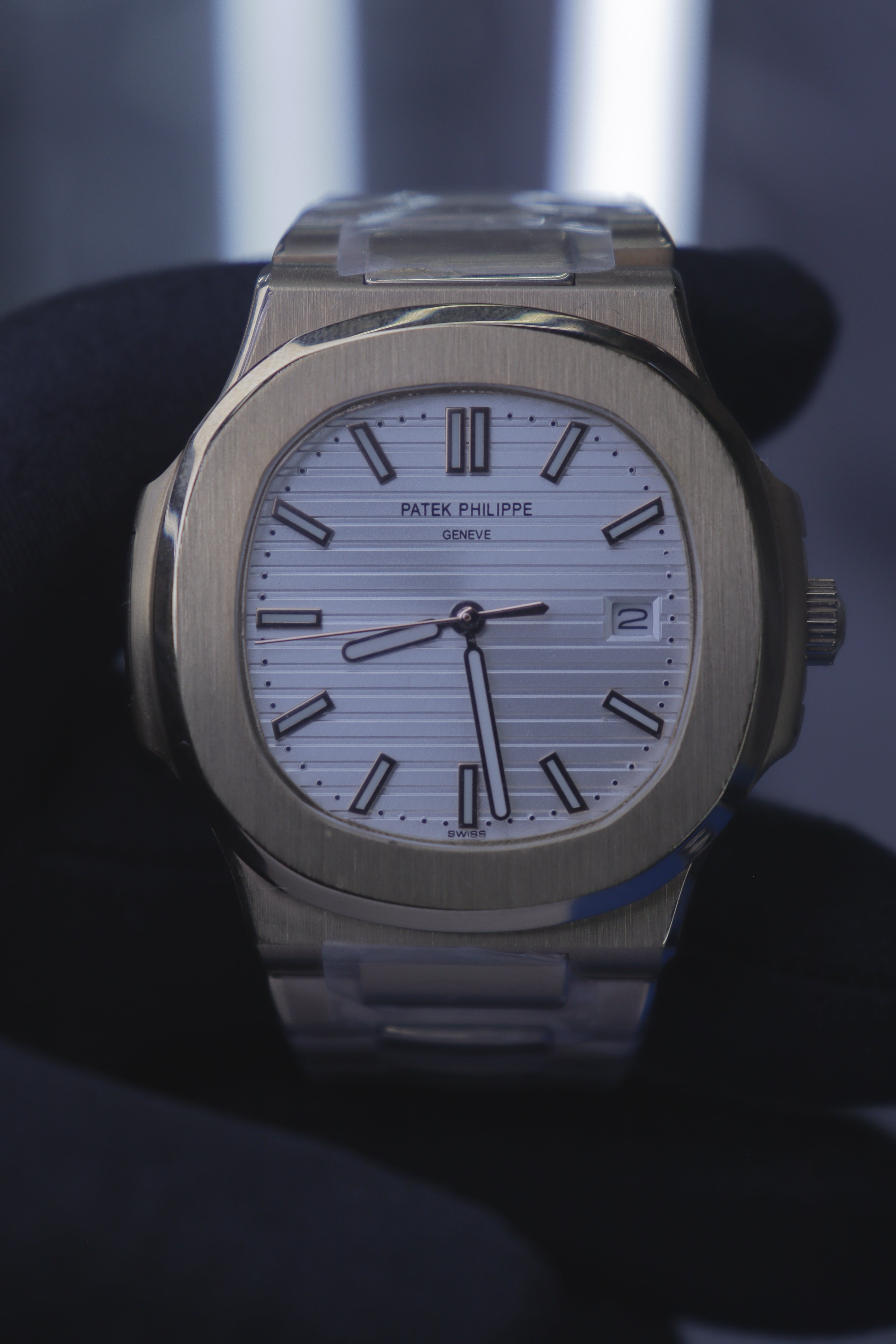 Patek Philippe Nautilus Ouro Branco Mostrador Branco
