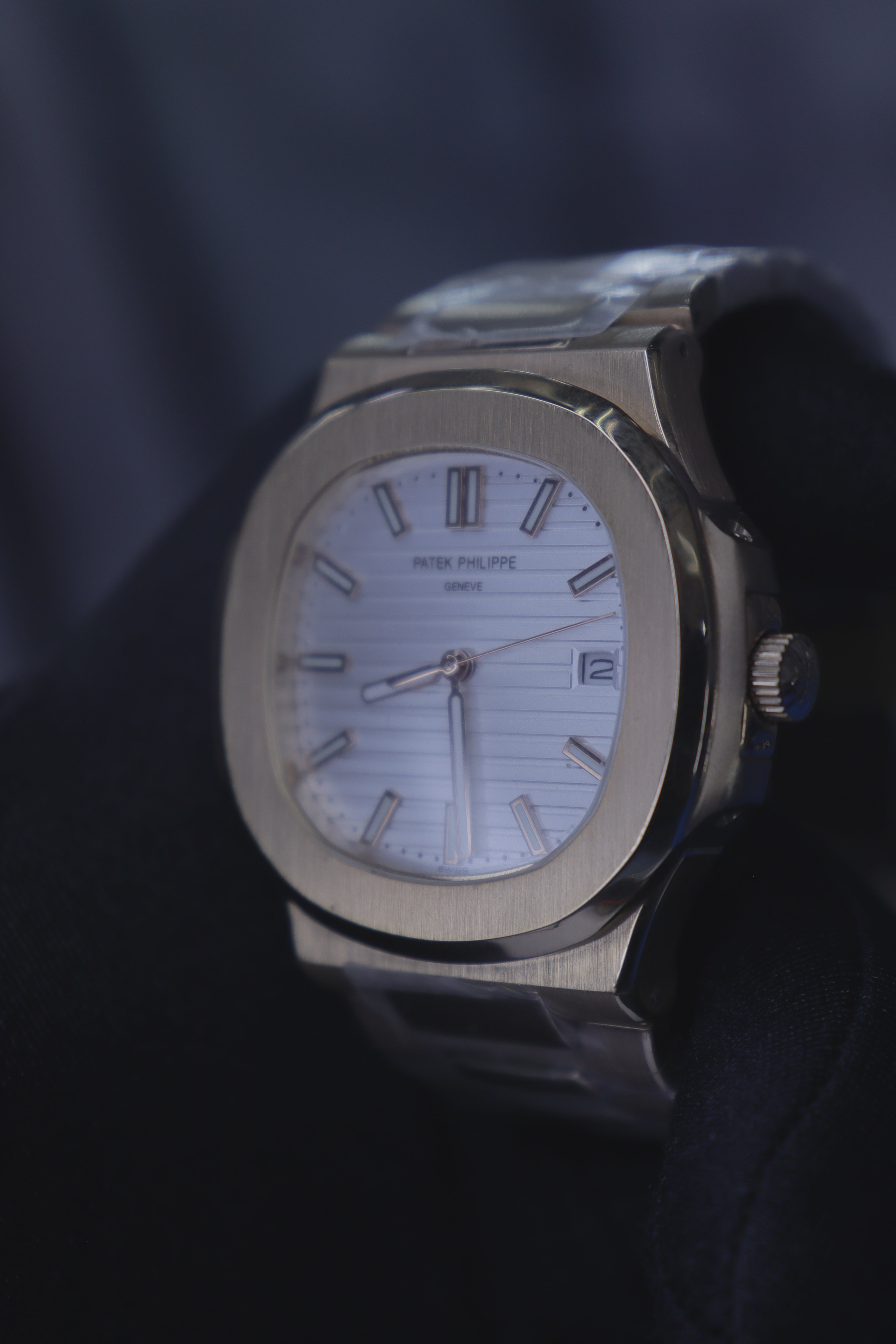 Patek Philippe Nautilus Ouro Branco Mostrador Branco