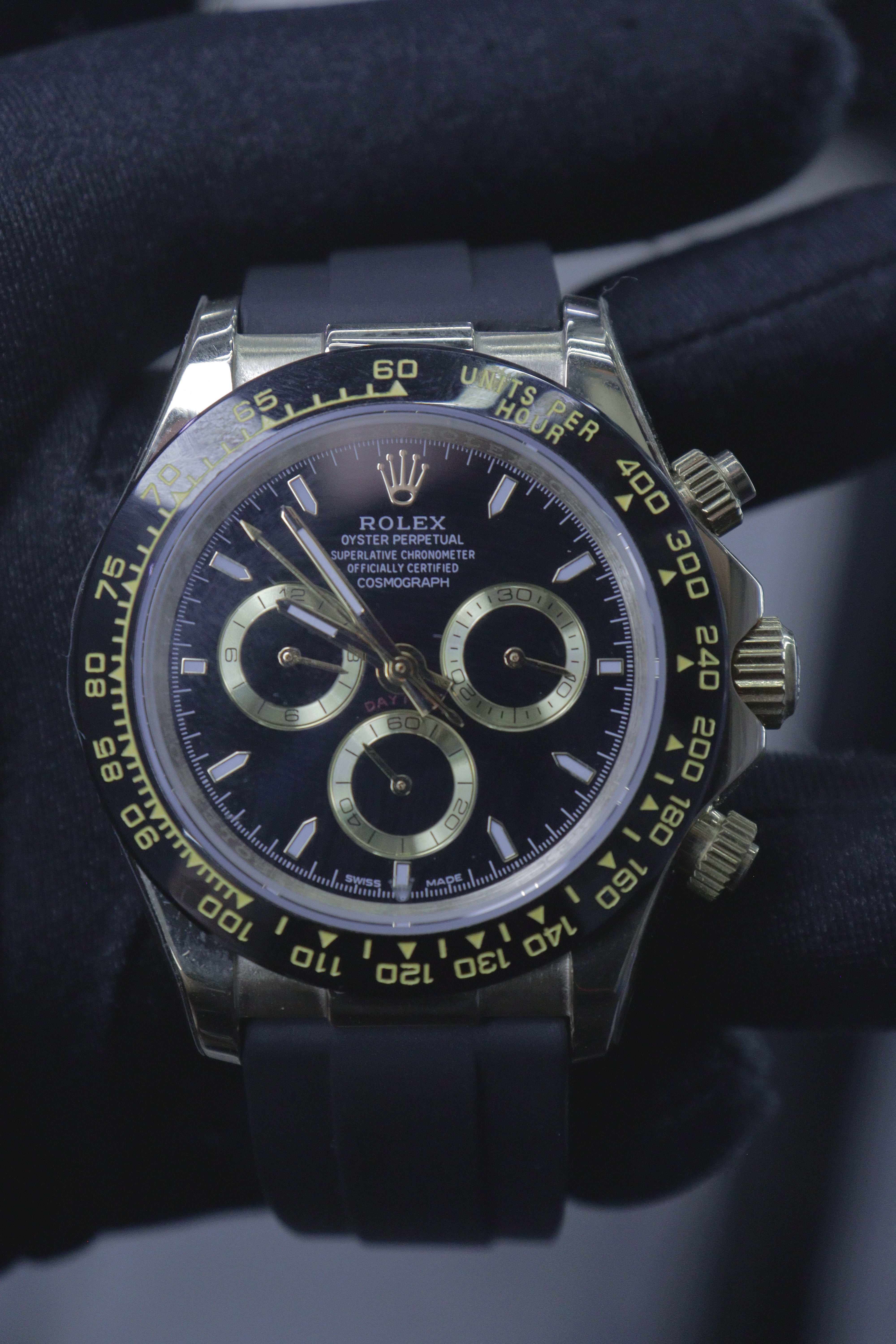 Rolex Oyster Perpetual Cosmograph Daytona Mostrador Preto Subdiais Champagne