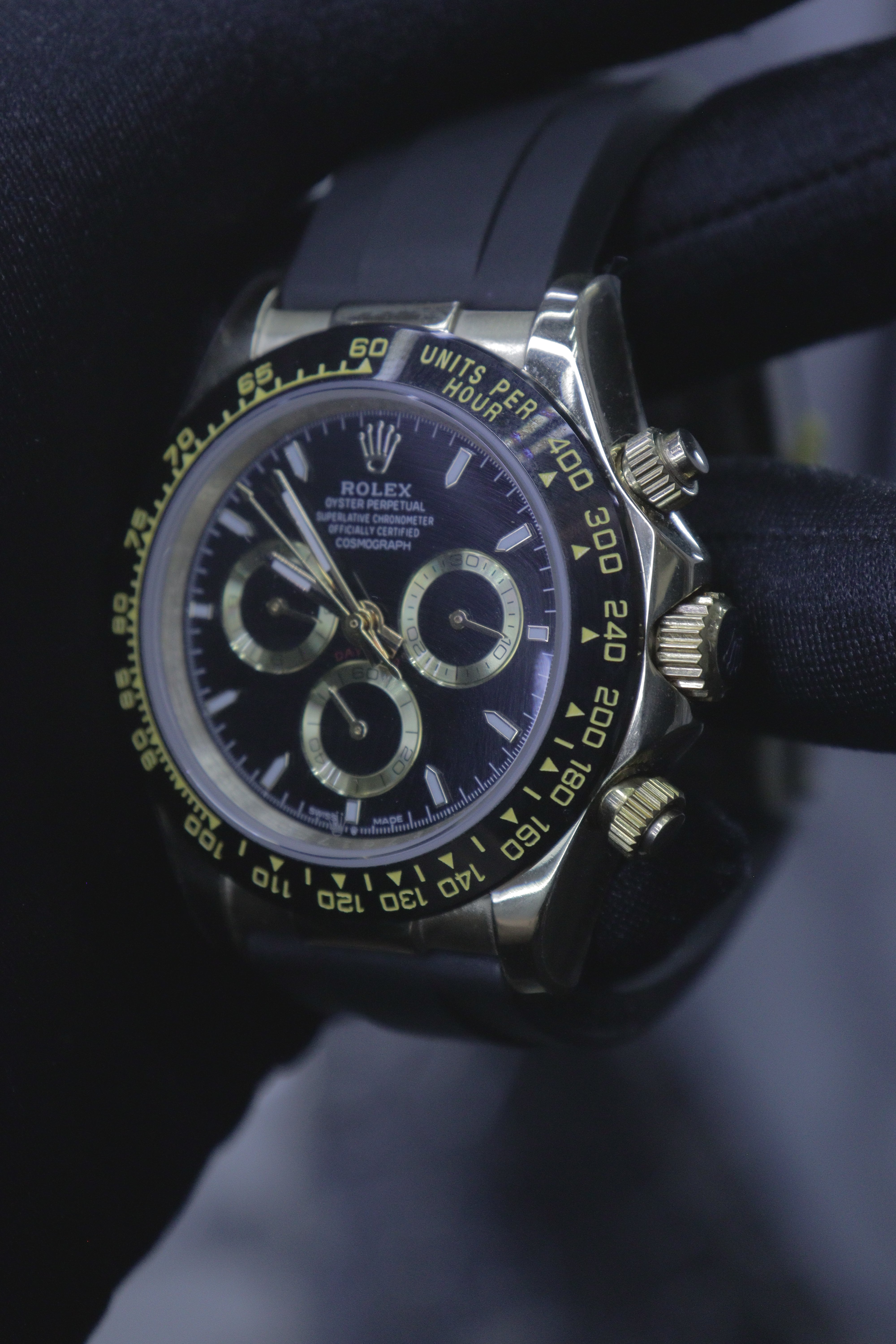 Rolex Oyster Perpetual Cosmograph Daytona Mostrador Preto Subdiais Champagne