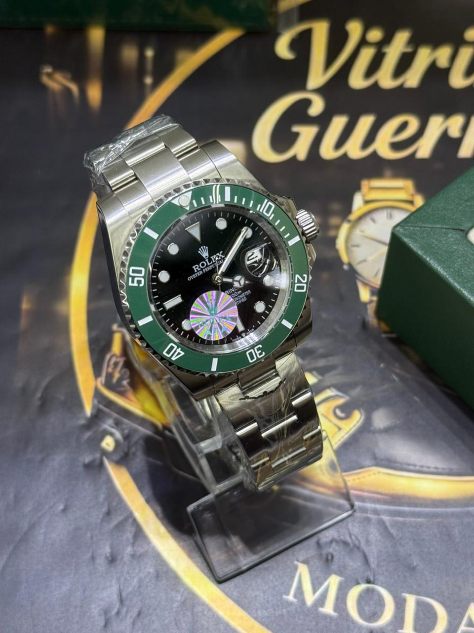Rolex Submariner Date – Preto / Kermit