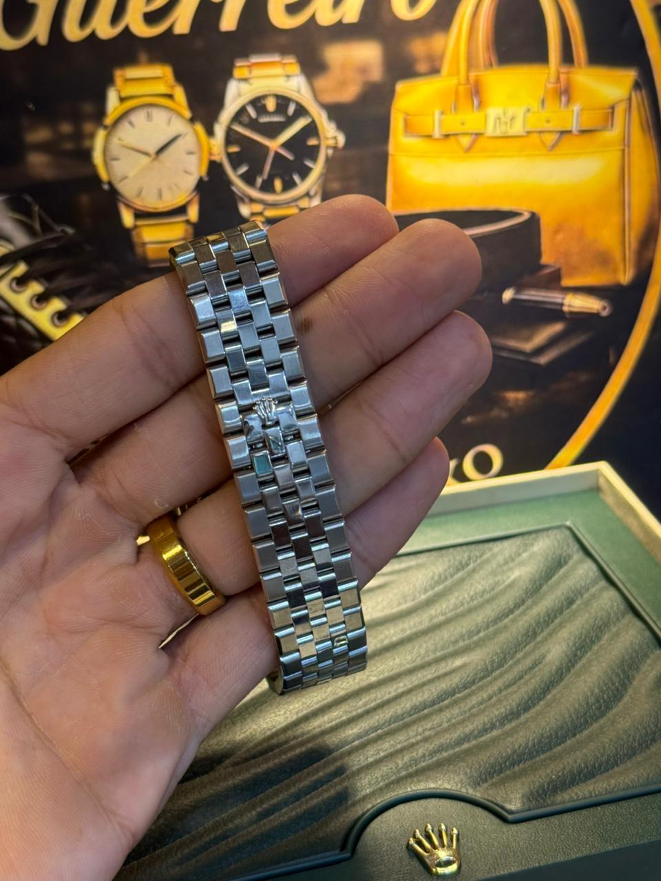 Rolex Land-Dweller – Branco Favo / Prata (Case Back)