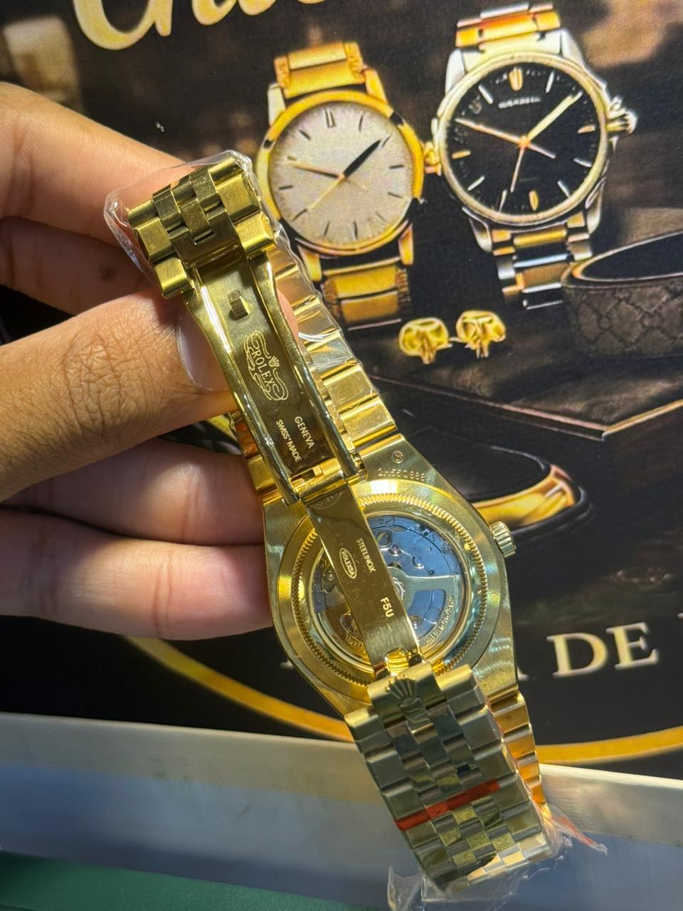 Rolex Land-Dweller – Branco Favo / Ouro (Case Back)