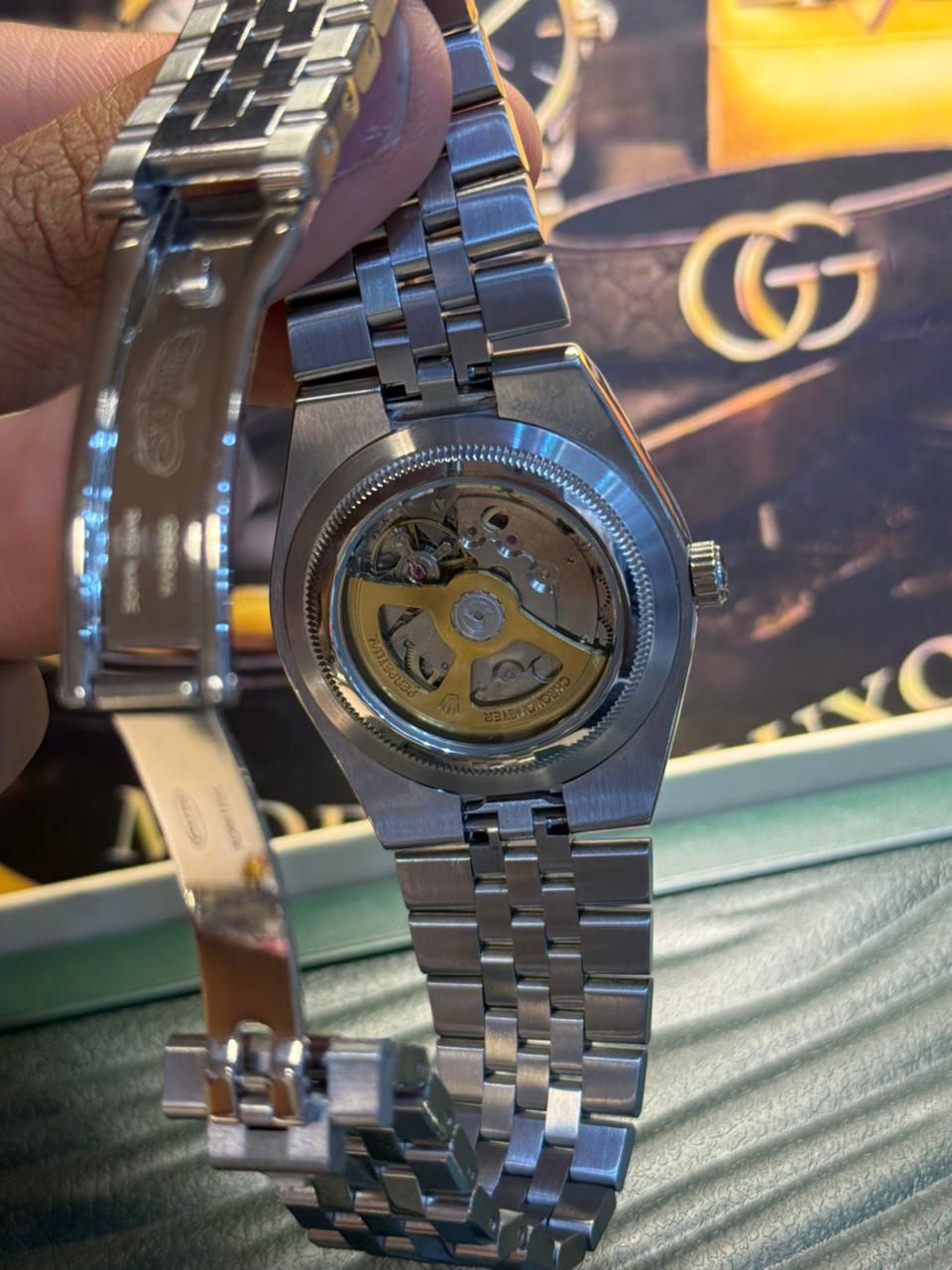 Rolex Land-Dweller – Verde Favo / Prata (Case Back)