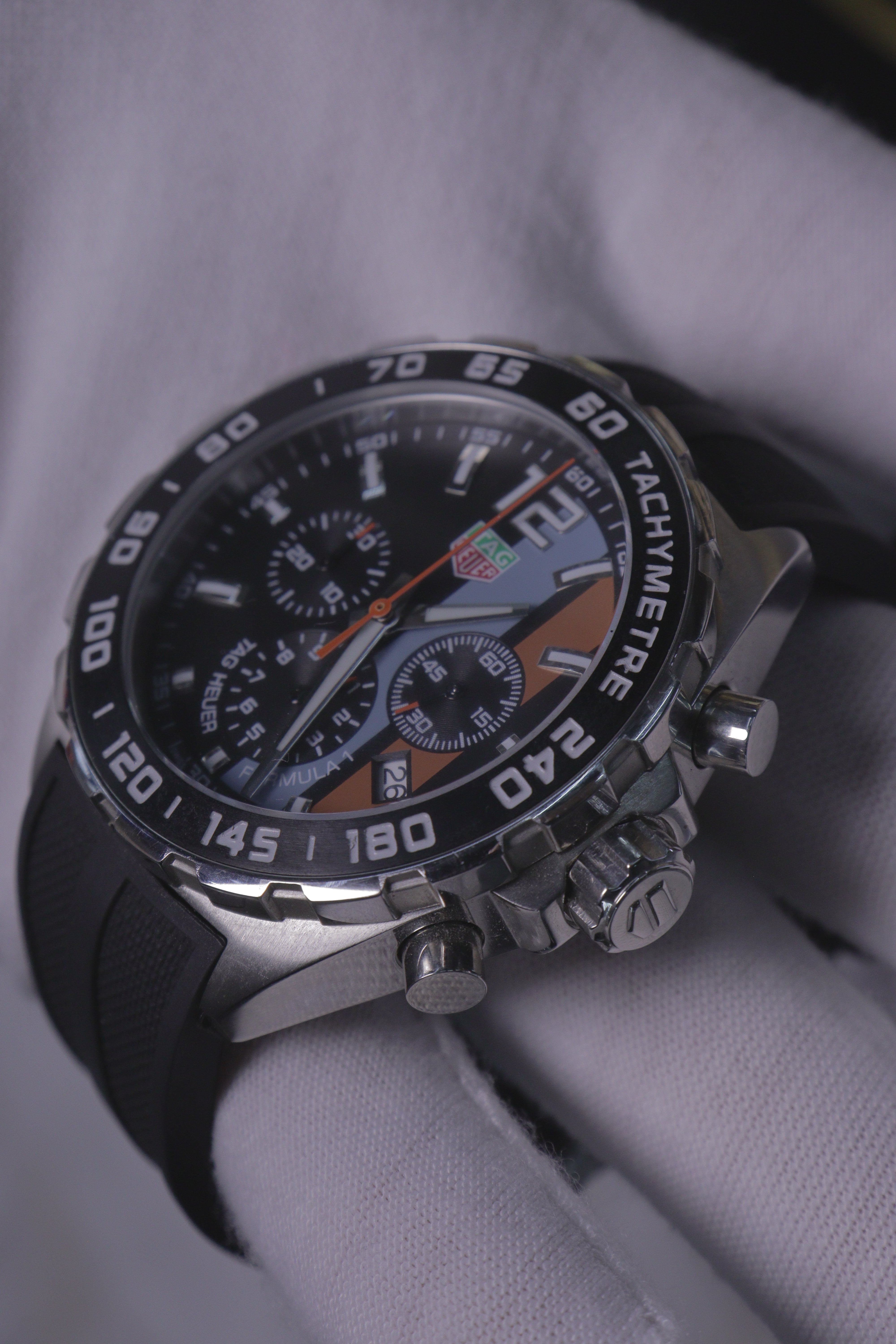 TAG Heuer Formula 1 x Gulf Edição Especial Cinza e Laranja