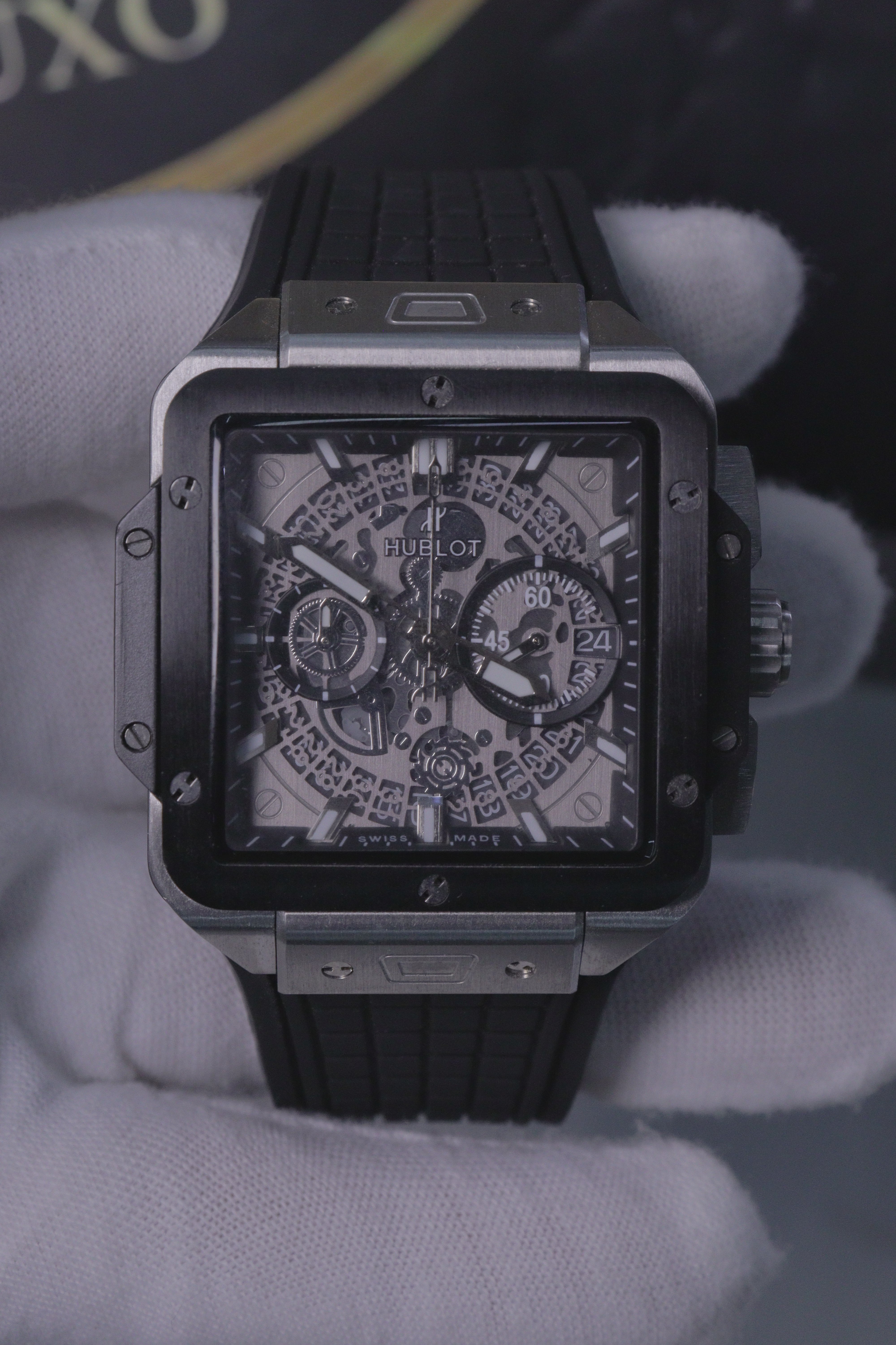 Hublot Square Bang Unico Titânio e Cerâmica Preta Esqueleto