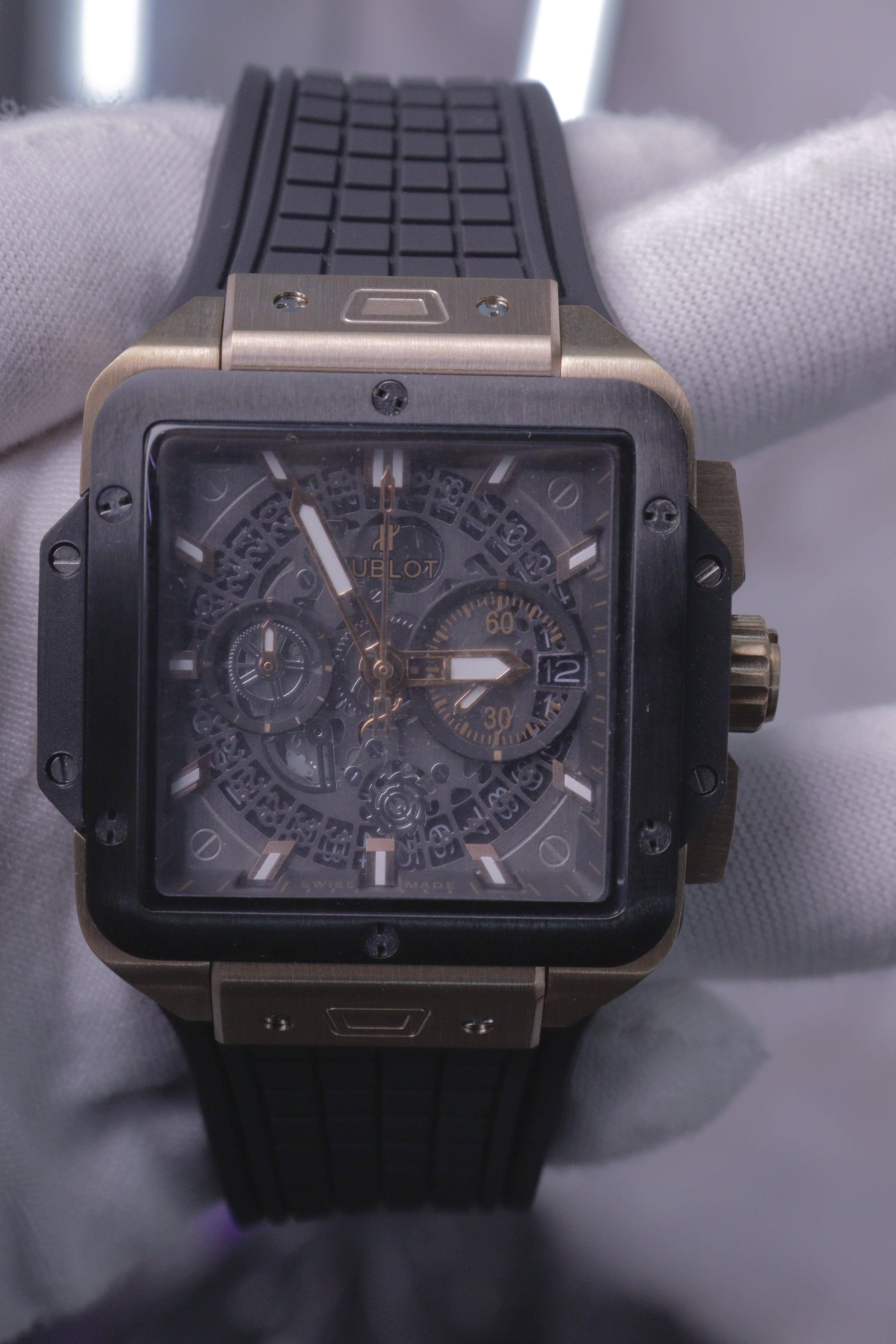 Hublot Square Bang Unico Magic Gold e Cerâmica Preta Esqueleto