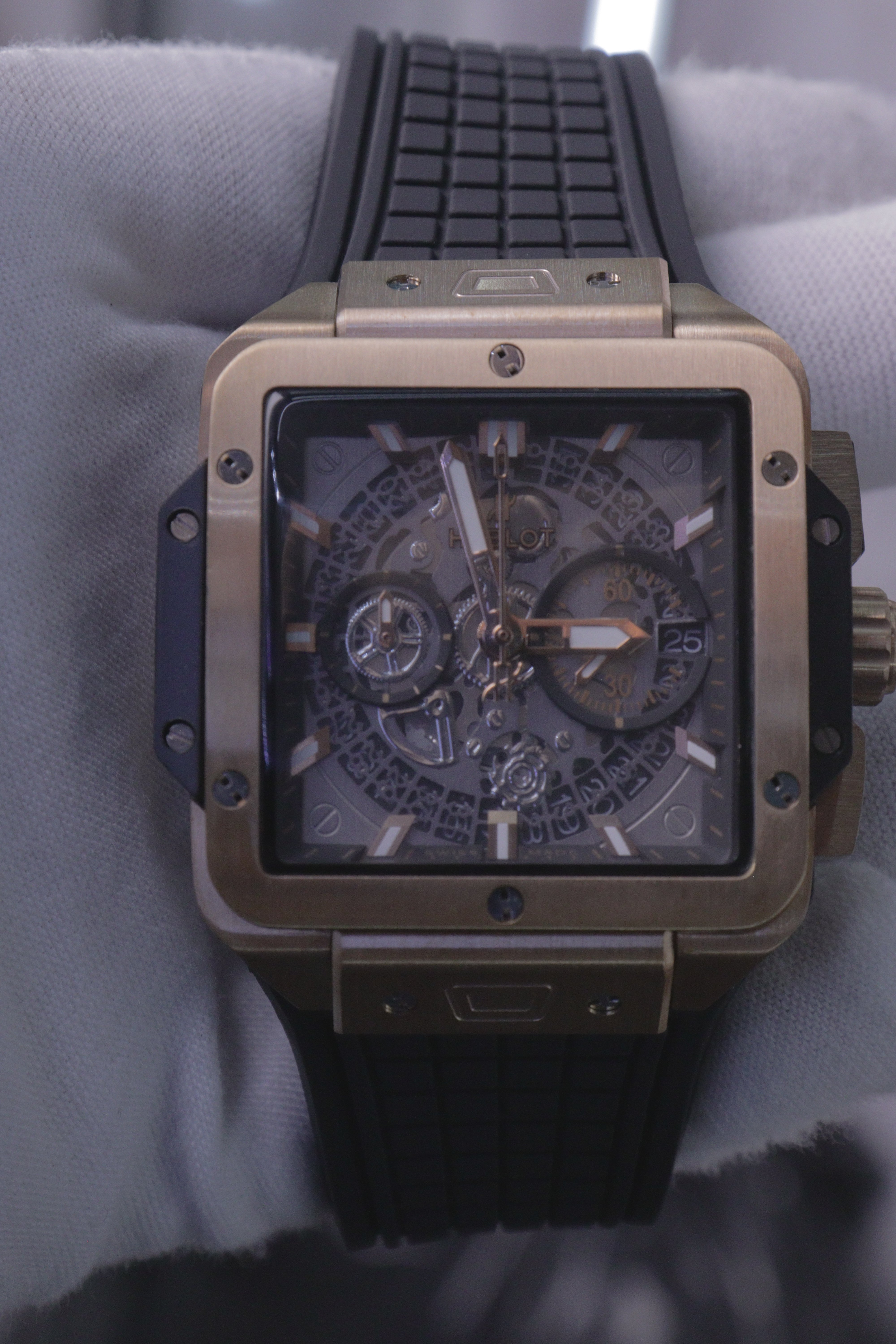 Hublot Square Bang Unico Ouro Rose e Cerâmica Preta Esqueleto