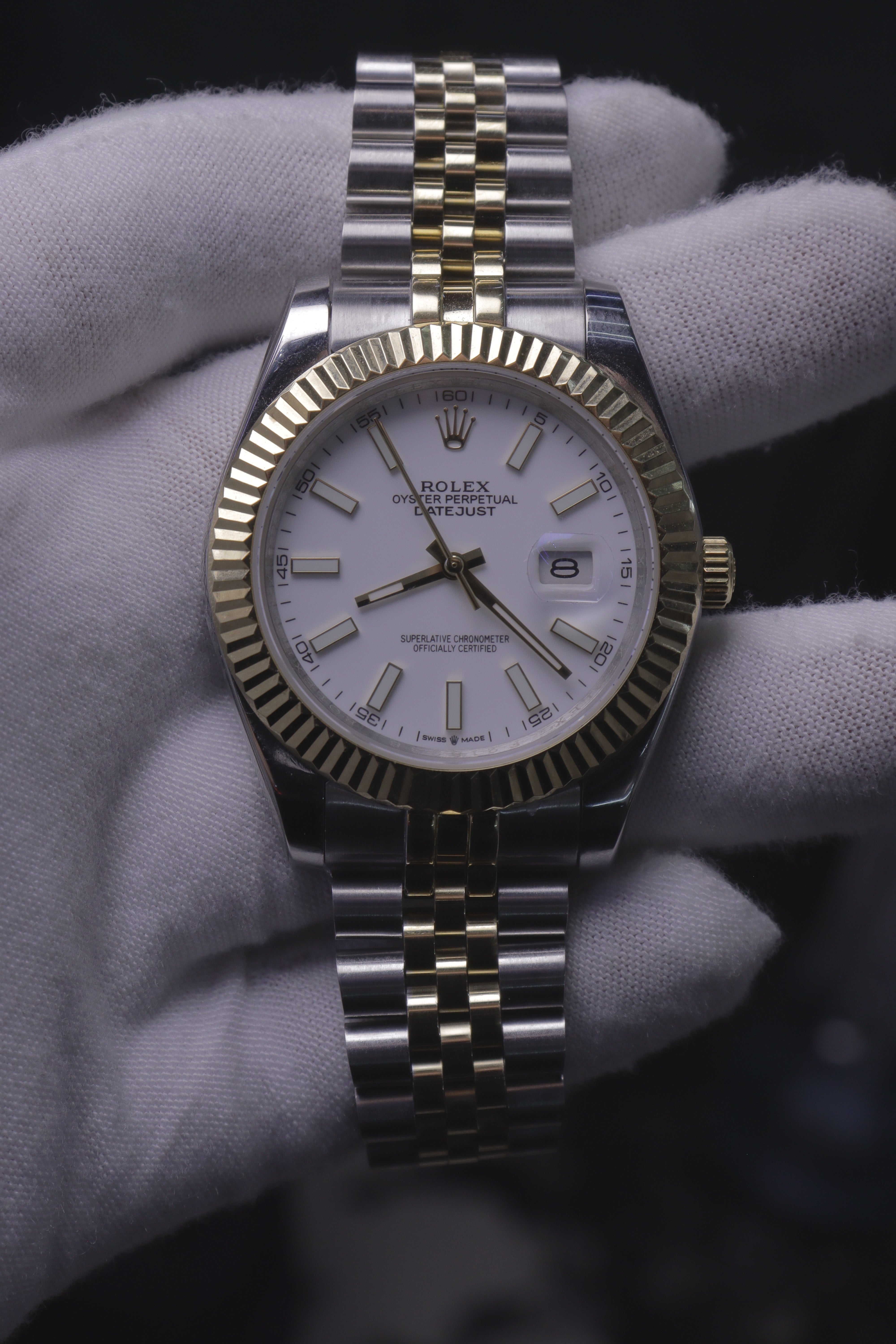 Rolex Datejust 41 Rolesor Amarelo Mostrador Branco Índices Bastão