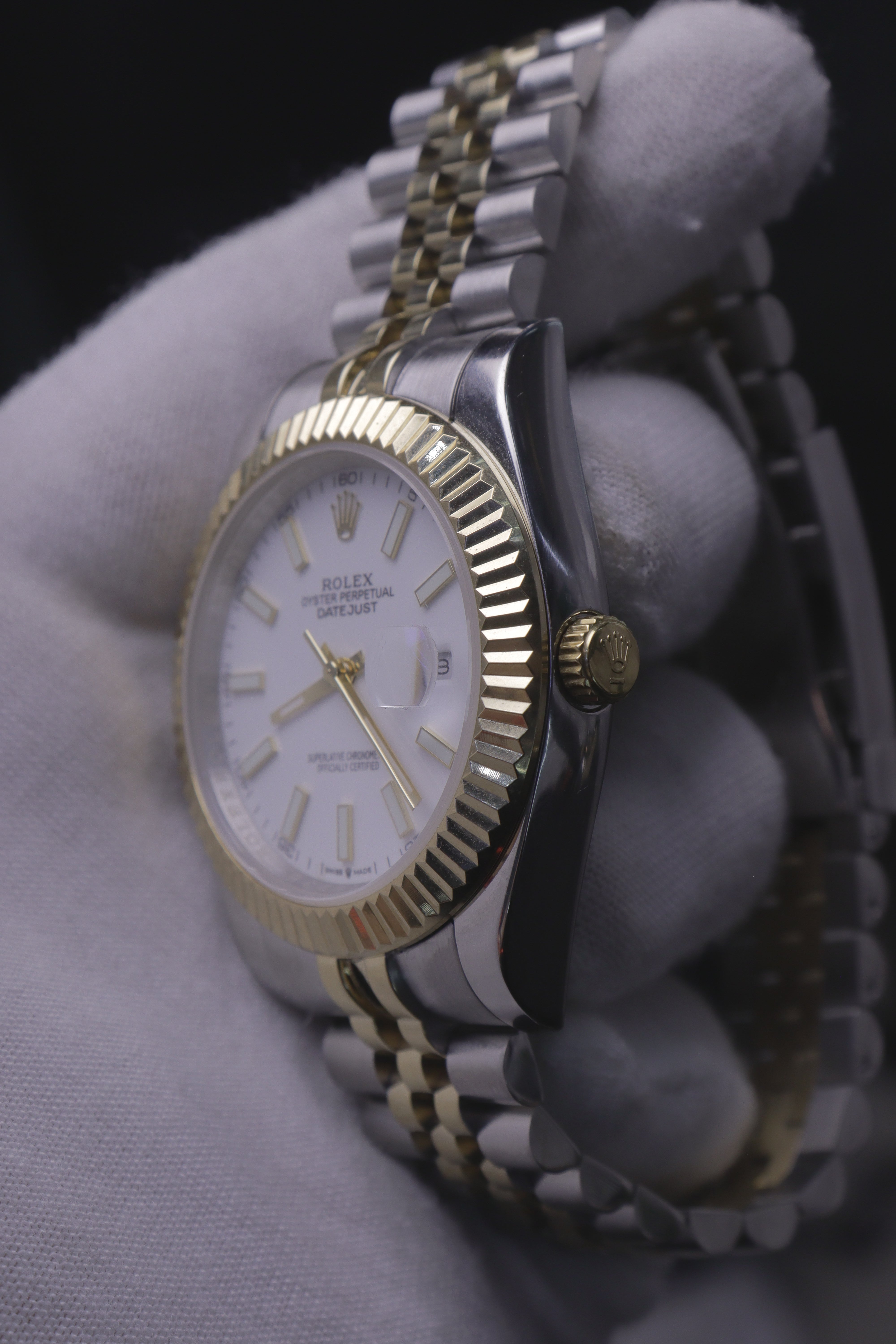 Rolex Datejust 41 Rolesor Amarelo Mostrador Branco Índices Bastão