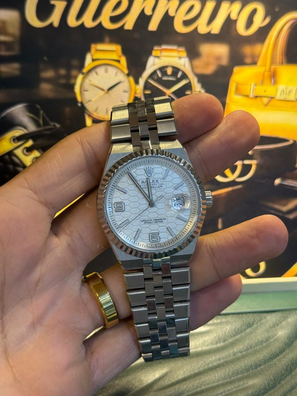 Rolex Land-Dweller – Branco Favo / Prata (Case Back)