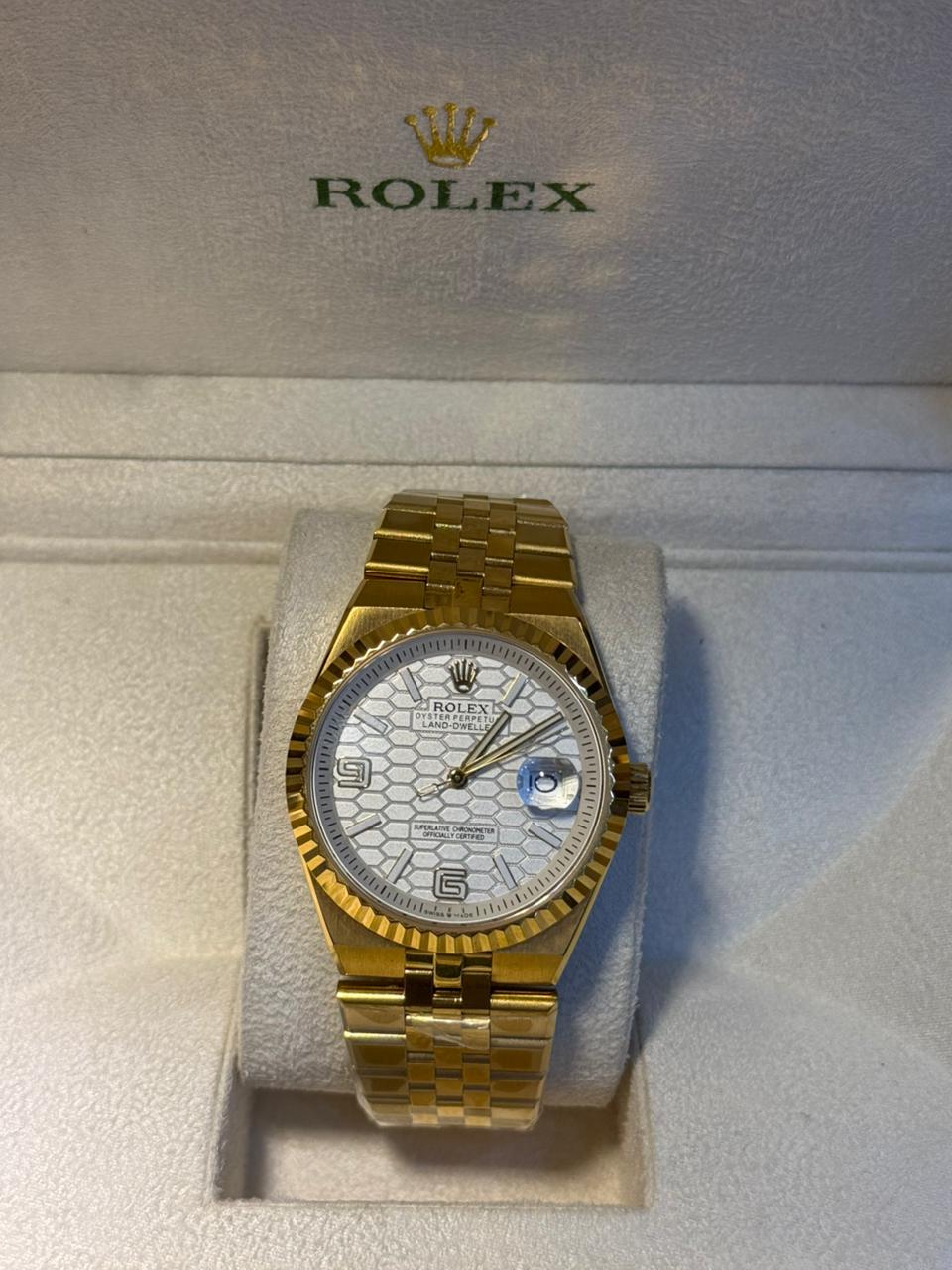 Rolex Land-Dweller – Branco Favo / Ouro (Case Back)