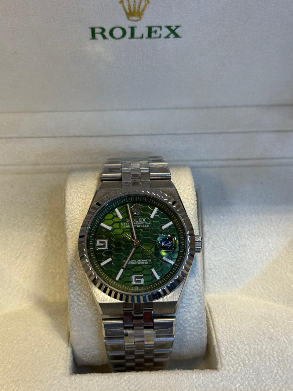 Rolex Land-Dweller – Verde Favo / Prata (Case Back)